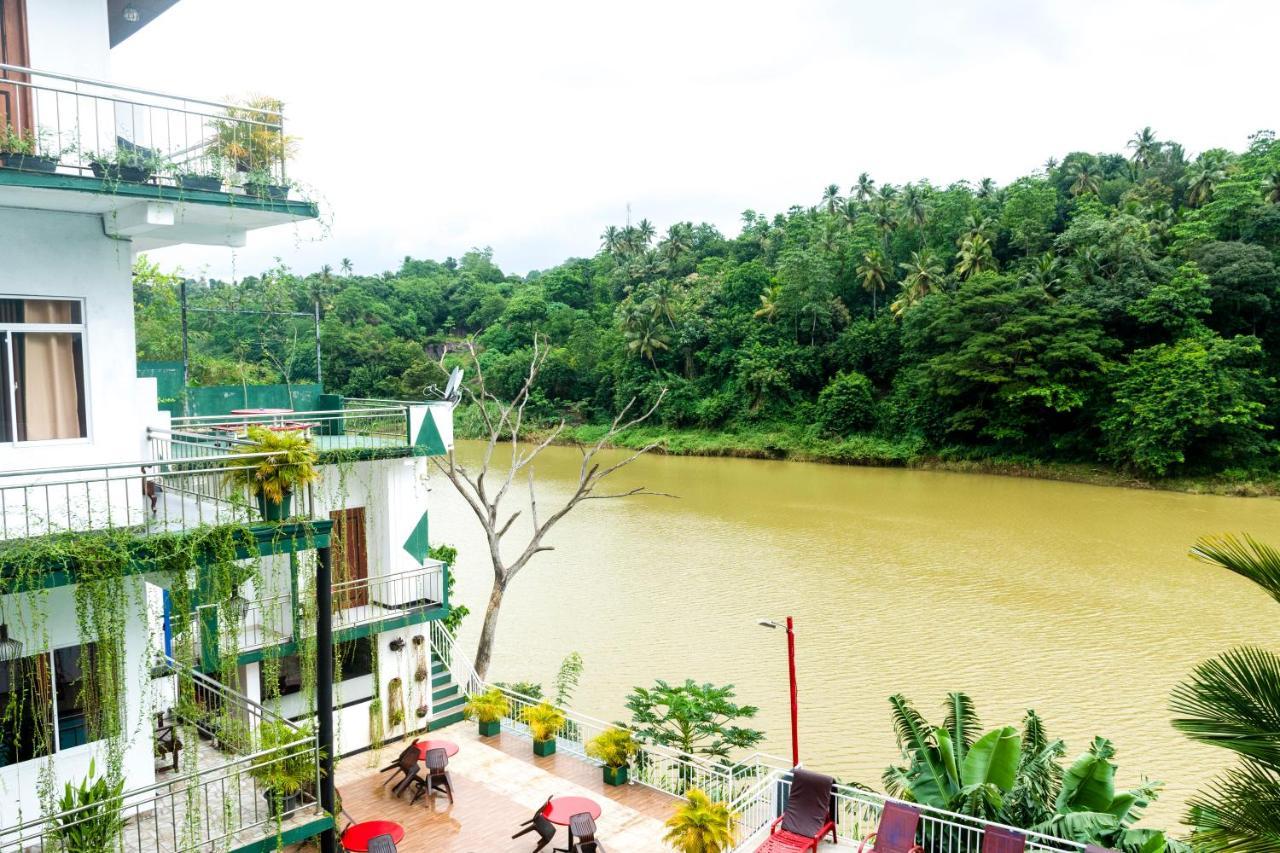 Kandy Riverside Villa Eksteriør billede