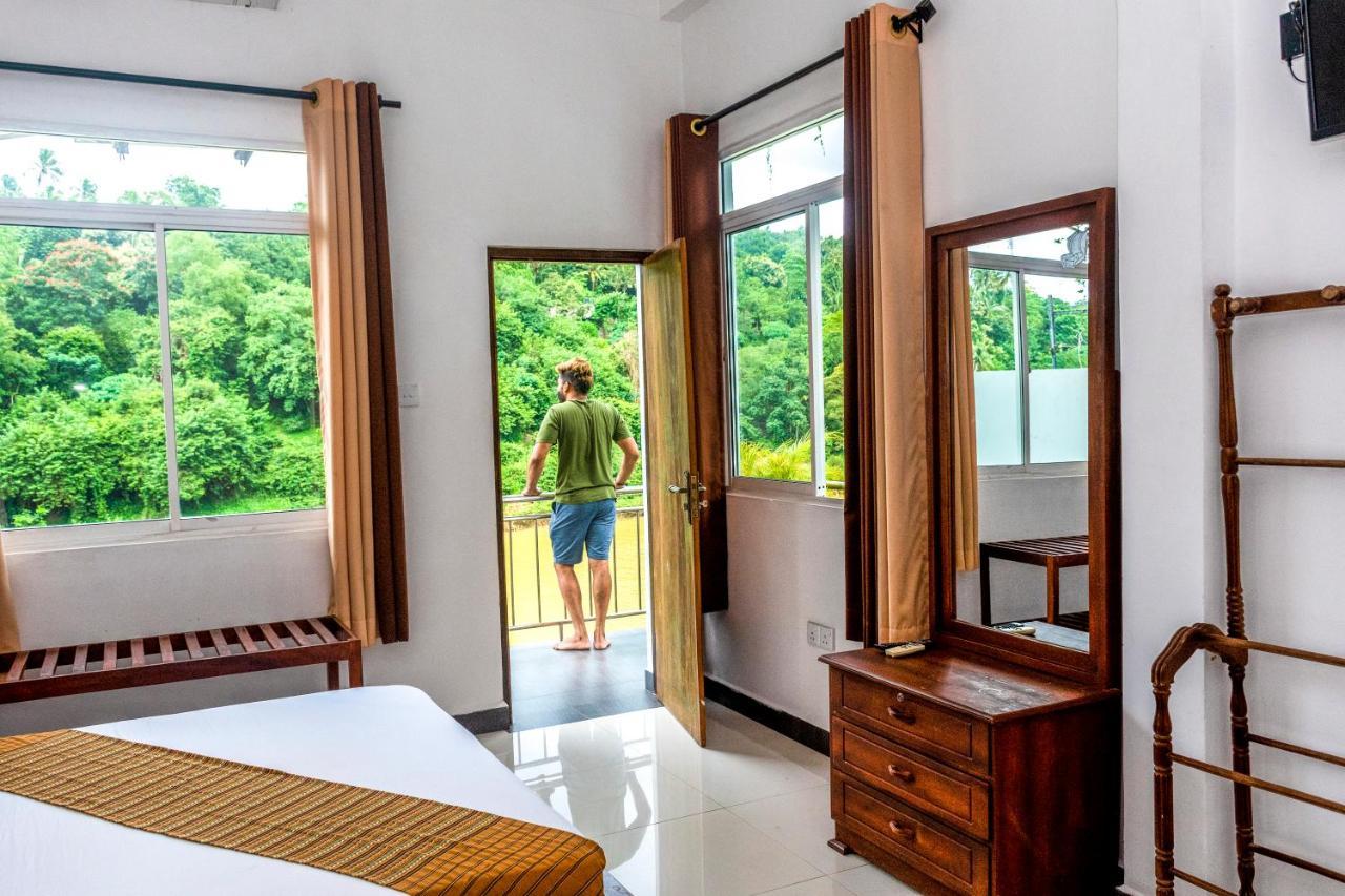 Kandy Riverside Villa Eksteriør billede