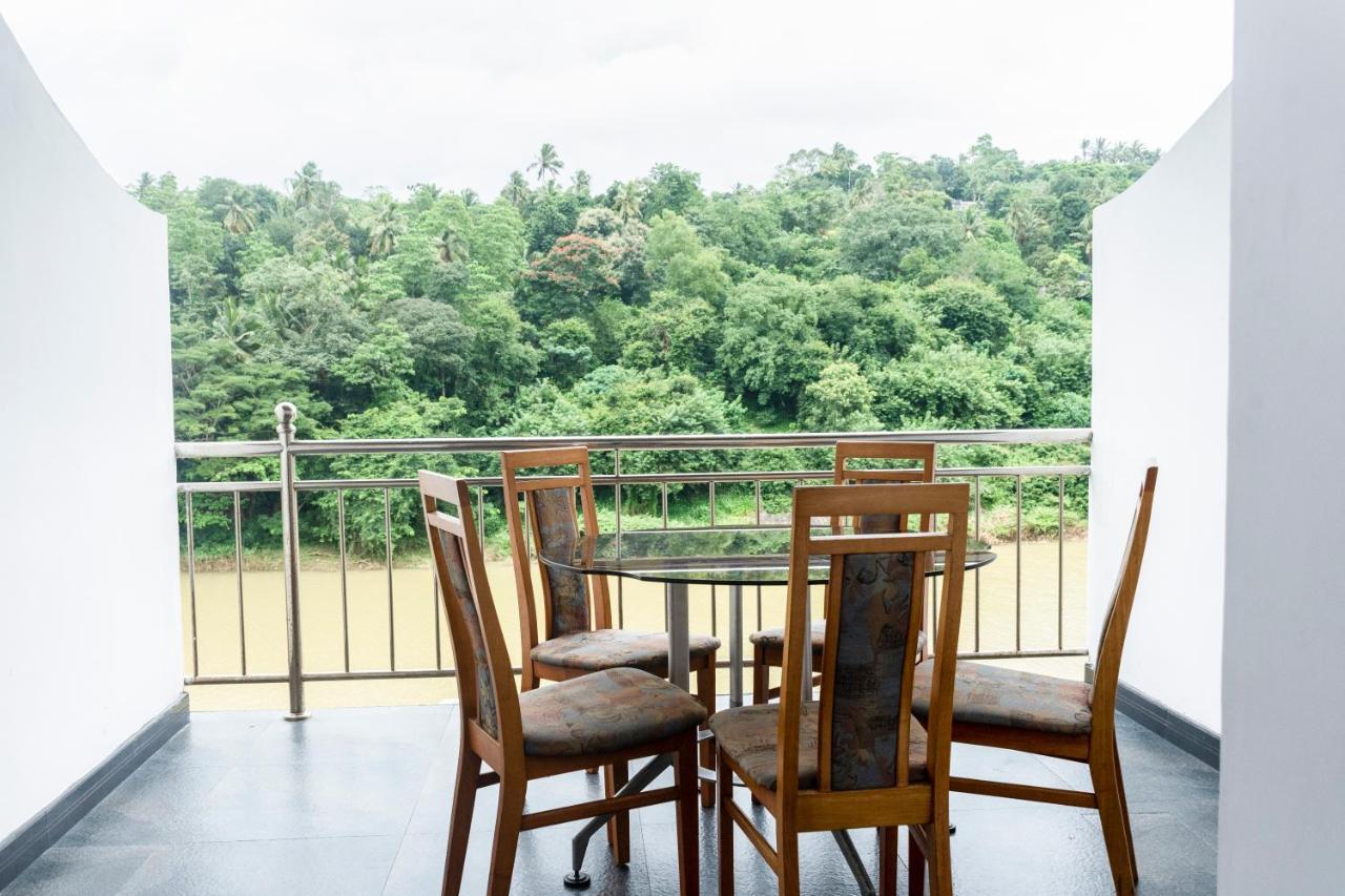 Kandy Riverside Villa Eksteriør billede