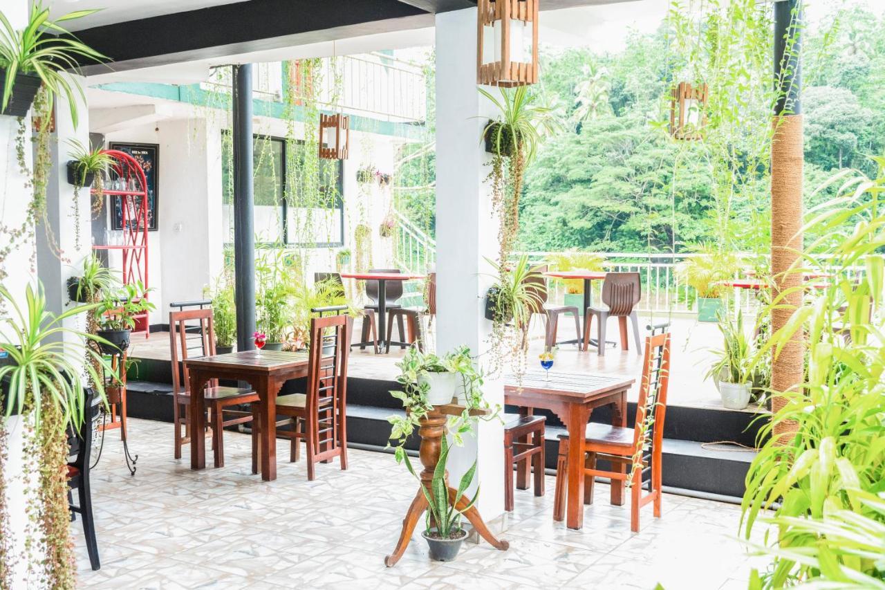 Kandy Riverside Villa Eksteriør billede